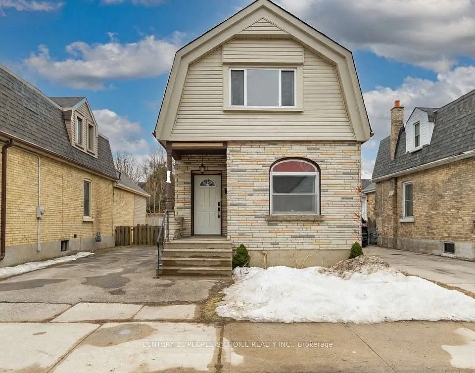 5 bed, $2,799 — Photo 1