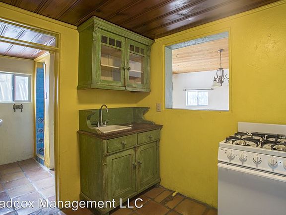 5th image of 902 1/2 Edith Blvd NE