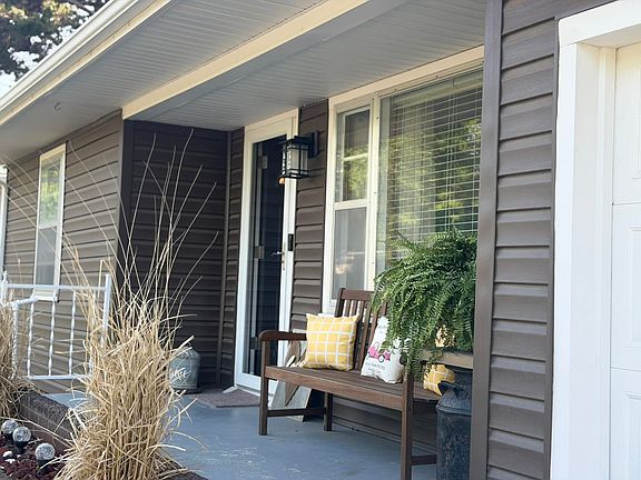 2nd image of 903 N 9th St