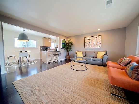 4th image of 20 Hobart Ave #5