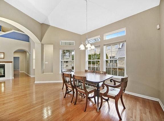 4th image of 1104 Oxford Ct