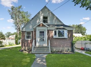 132 Wardell Rd, Mineola, NY 11501