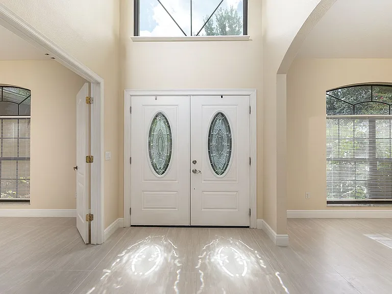 1585 Cherry Ridge Dr — Photo 3
