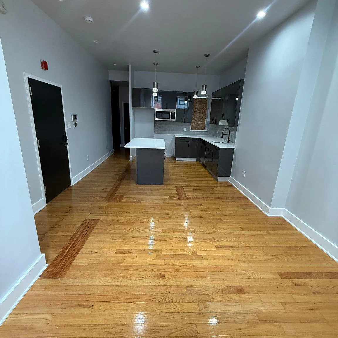 2 bed, 2.0 bath, 1083 sqft, $2,400 — Photo 3