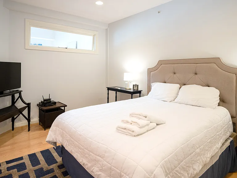 917 W Savidge St #27 — Photo 37