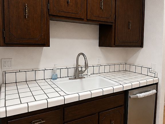 5th image of 1608 Delta Dr