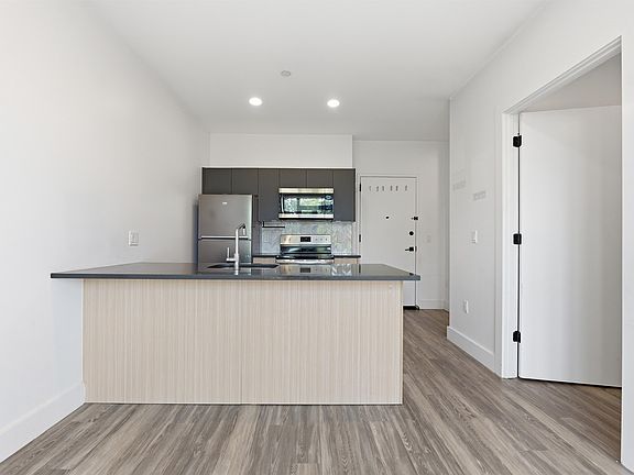 4th image of 327 Communipaw Ave APT 301