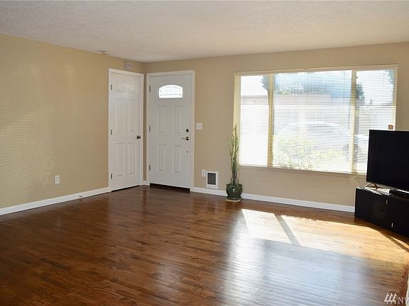 2nd image of 407 S 92nd St