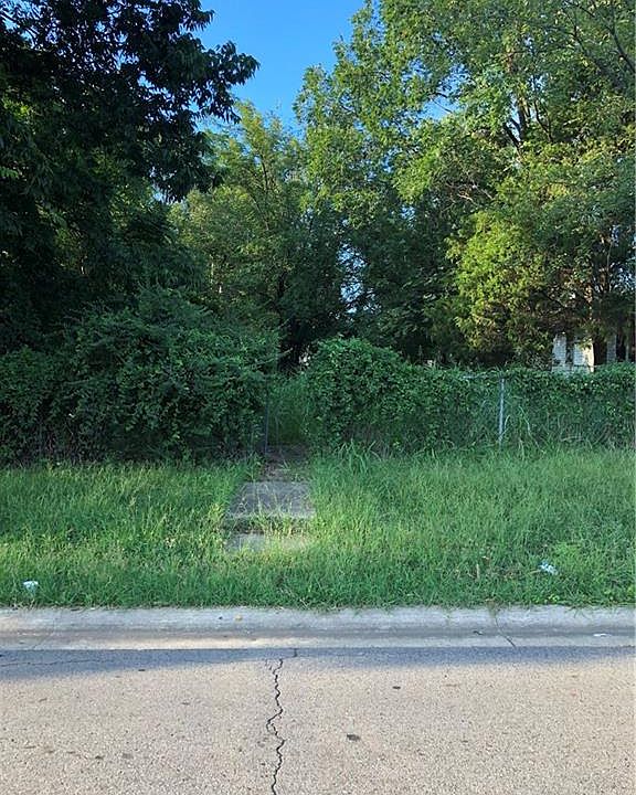 2nd image of 2213 N R St