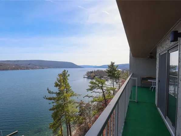 90 Cliffside Dr S, Canandaigua, NY 14424