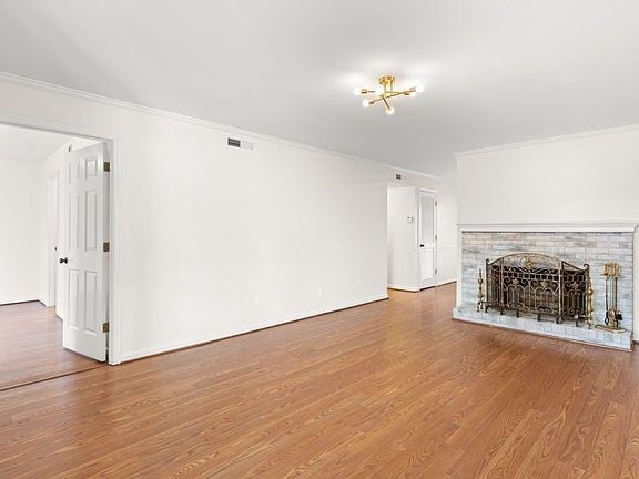 5th image of 305 Westfield Dr