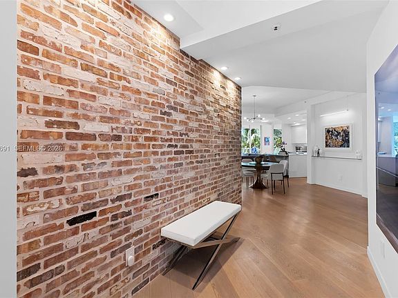 2nd image of 151 Isle Of Venice Dr #2
