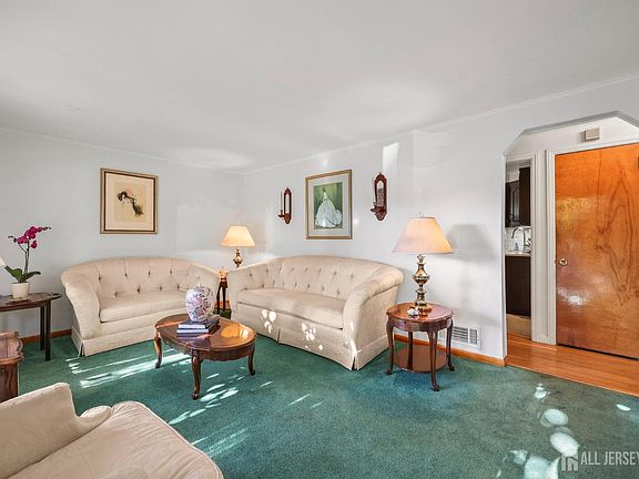5th image of 107 Kimball St