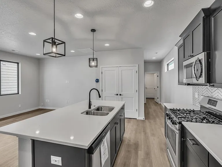 2919 N Phoenix Ln — Photo 11