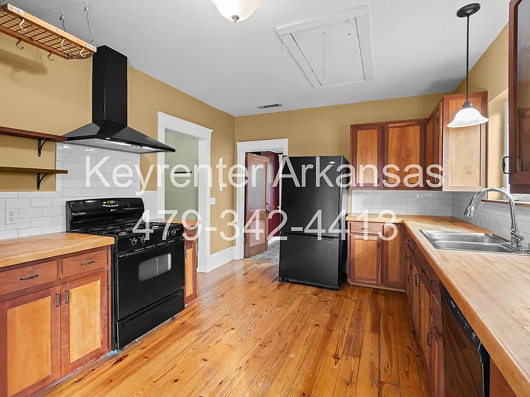 224 S Church Ave — Photo 11