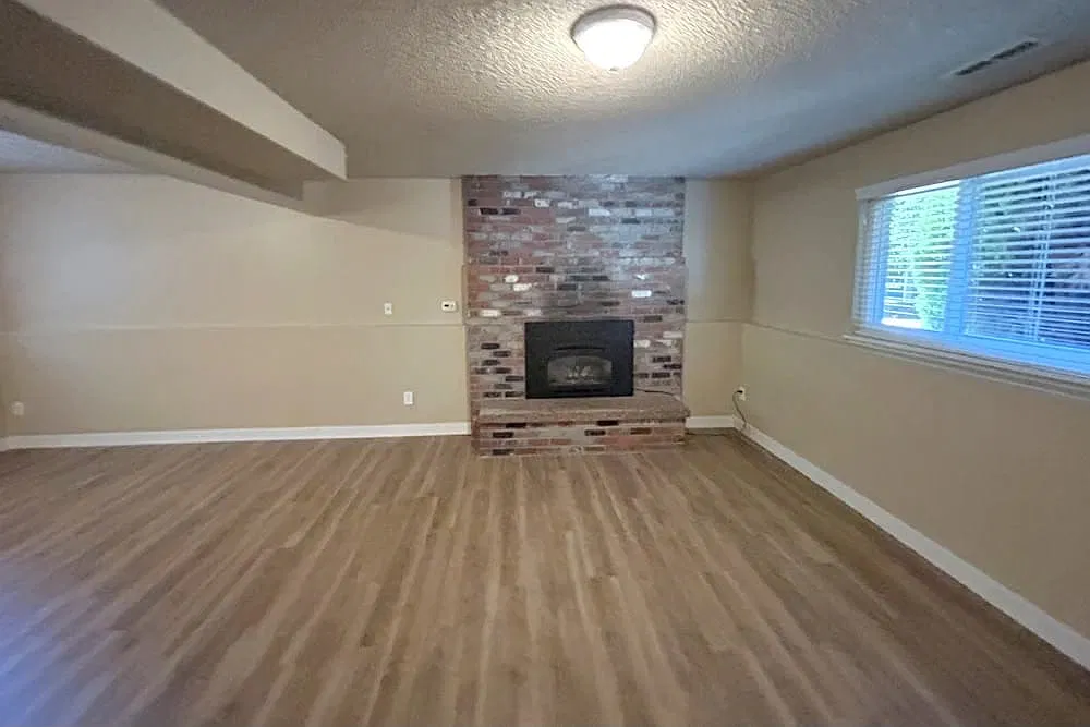 4 bed, 2.5 bath, 2820 sqft, $1,600 — Photo 3