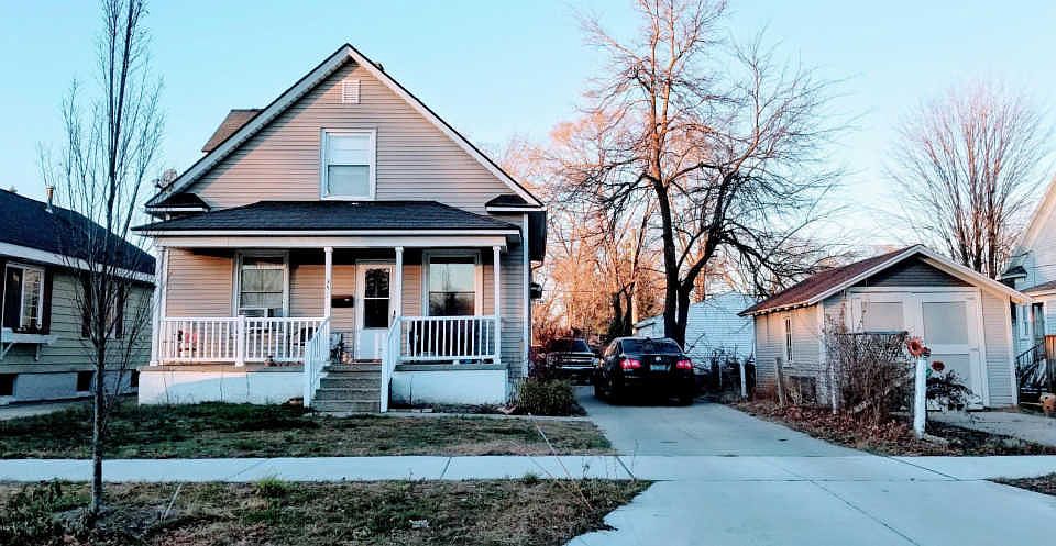 1st image of 351 W 19th St