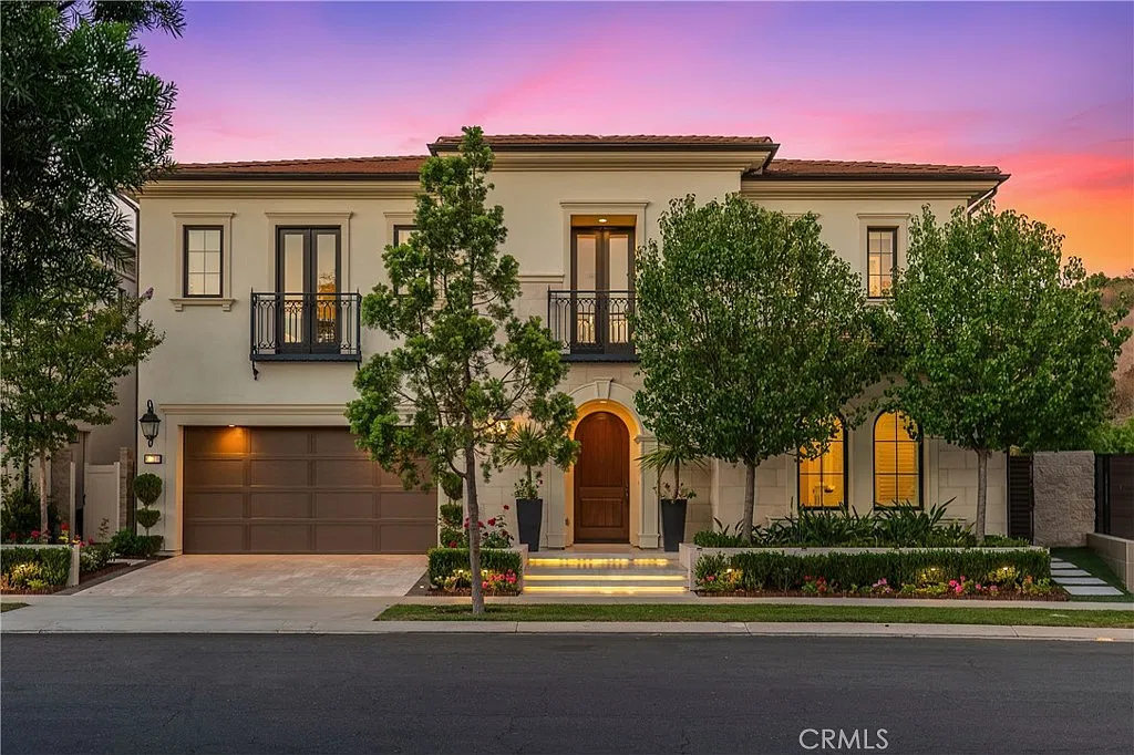 5 bed, 5.5 bath, 5000 sqft, $14,000 — Photo 1