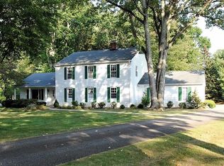 118 Countryside Dr, Chagrin Falls, OH 44022