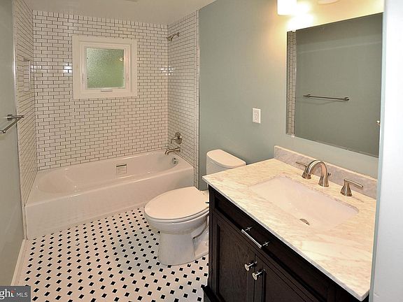 5th image of 229 N Kent St APT 4