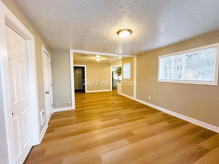 860 Shipping St NE — Photo 3