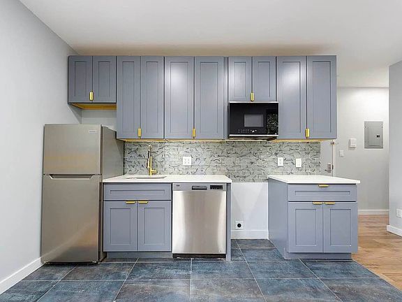 3rd image of 305 Hancock St #1R
