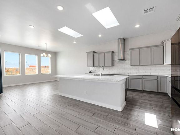 3rd image of 3802 Nightingale Ave