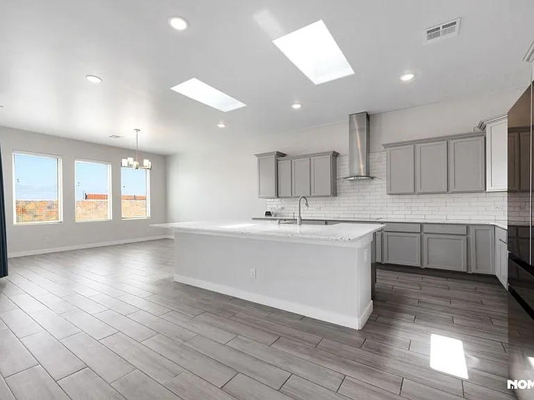3802 Nightingale Ave — Photo 3