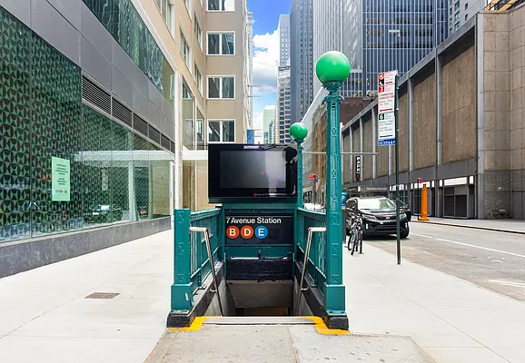 Rented by Christie's International Real Estate Group, LLC | media 18