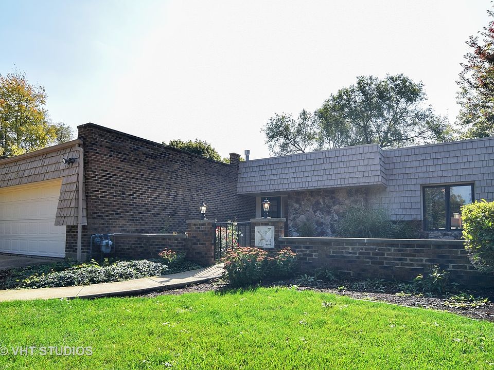 1st image of 10 Temple Garden Ct