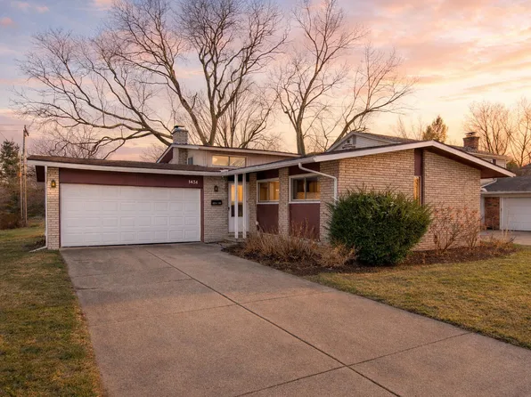 1434 Pine Valley Blvd, Ann Arbor, MI 48104