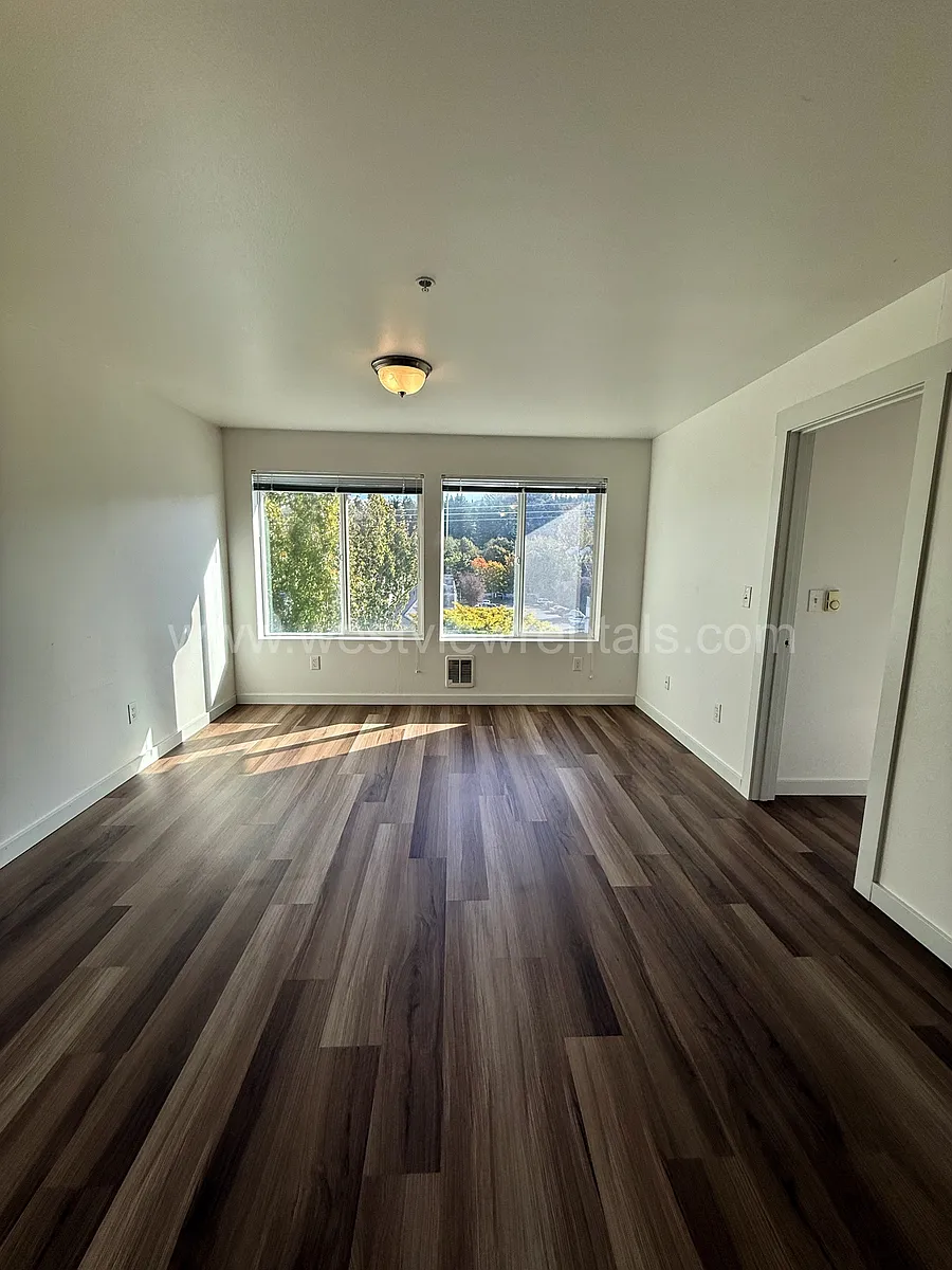 Building Photo - 524 32nd St #401
