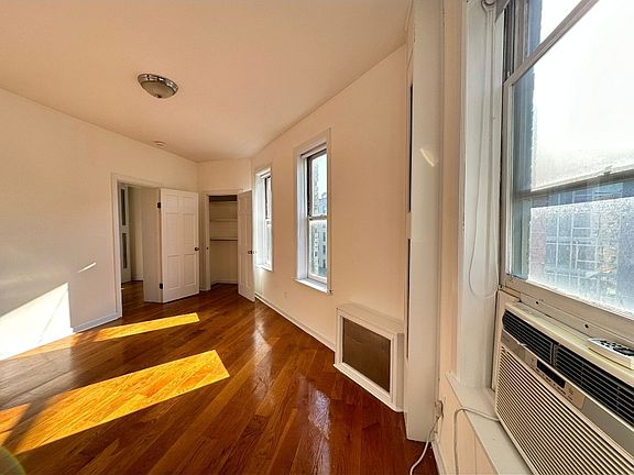 3rd image of 27 Morton St #90
