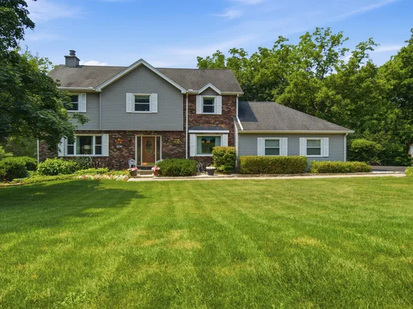 628 E Lakeshore Dr, Edelstein, IL 61526