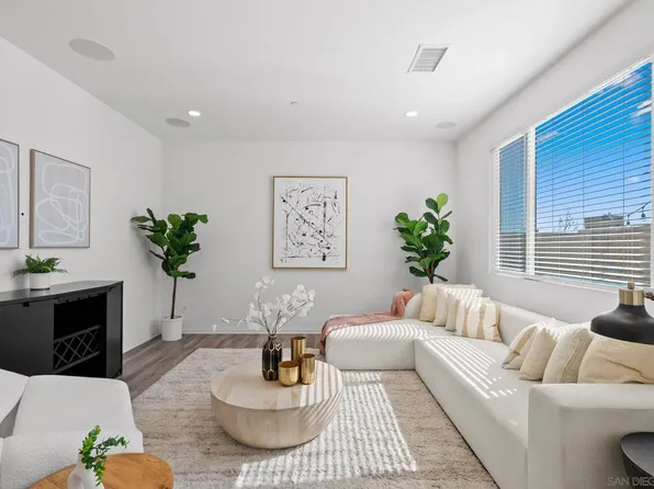 8749 Scrub Oak St, Santee, CA 92071