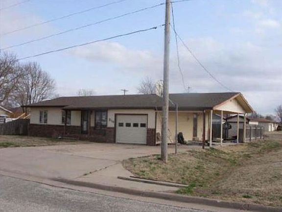 2nd image of 215 W Avenue D