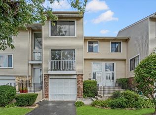 1974 Loomes Ave, Downers Grove, IL 60516