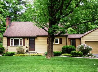 8 Oakridge Dr, Granby, CT 06035