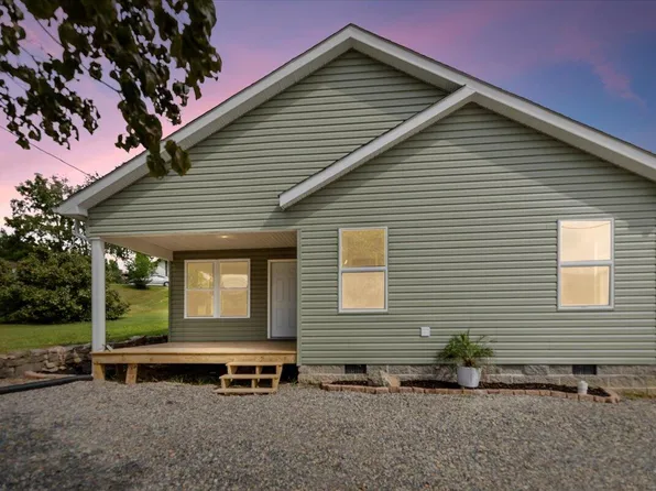 45 5th St NE, Pulaski, VA 24301