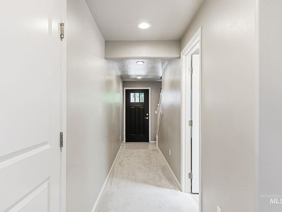 2nd image of 1285 W Santiago St