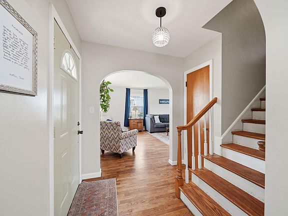 5th image of 716 Woodfield Dr