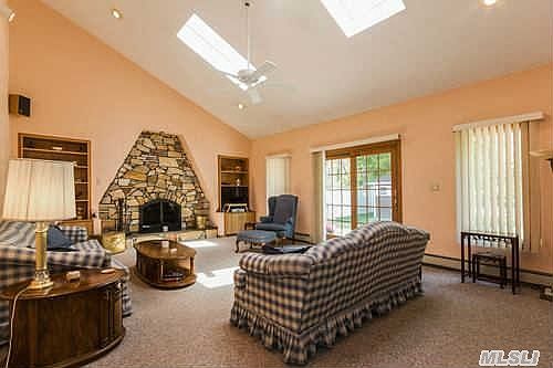 5th image of 7 Kingswood Dr