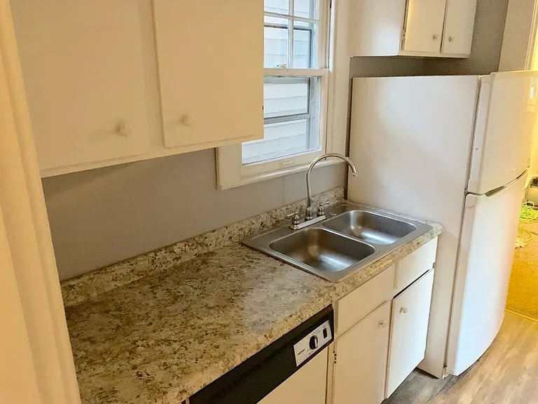 812 S 33rd St — Photo 22