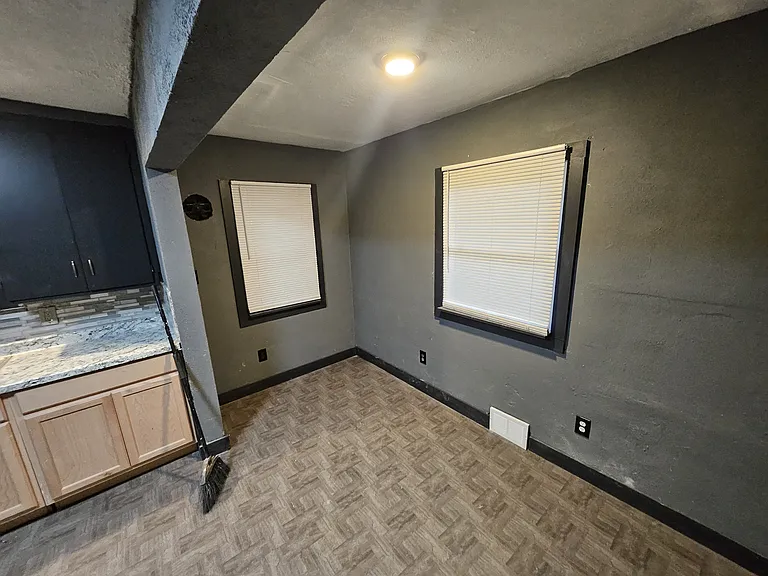 20264 Barlow St — Photo 10