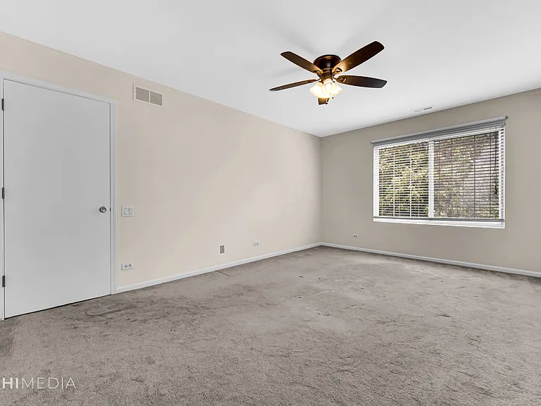 425 Monmouth Ct — Photo 18