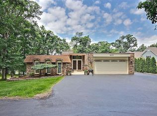 2072 Hidden Valley Dr, Crown Point, IN 46307