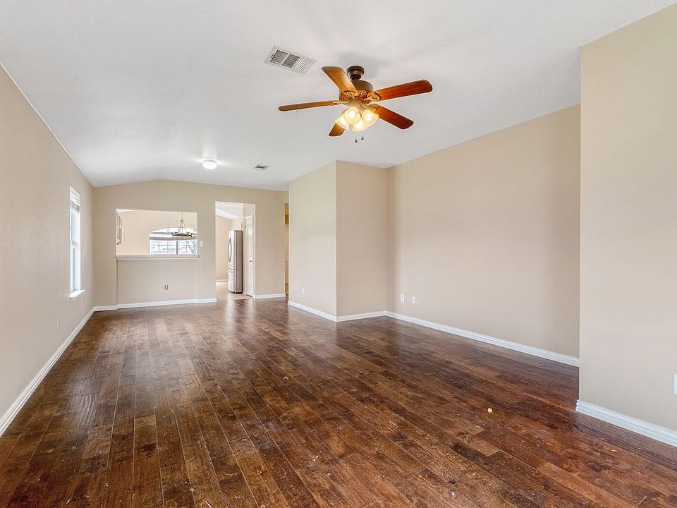 1st image of 2616 Bluffstone Dr