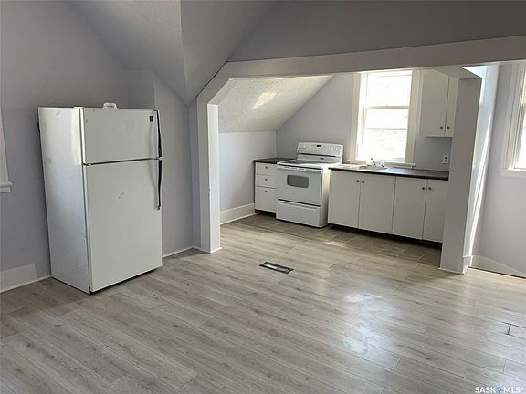 5th image of 722 17th Ave