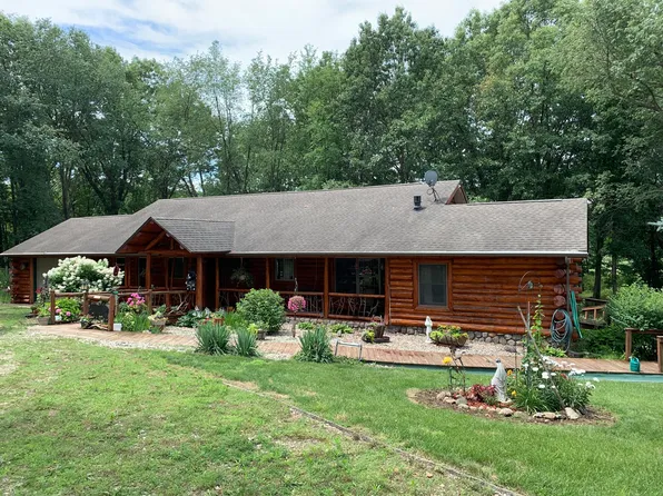 7590 W Hickory Rd, Hickory Corners, MI 49060