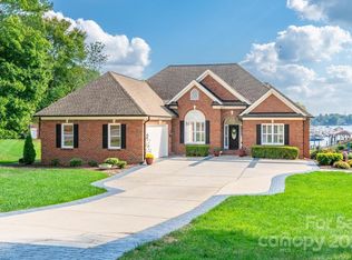 9431 Island Point Rd, Sherrills Ford, NC 28673